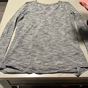 Barely worn Lululemon long sleeve!